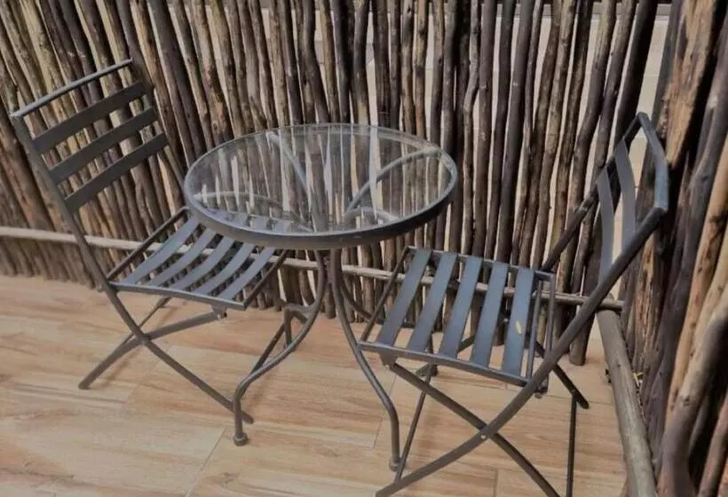 Majatalo Palm Inn Guesthouse