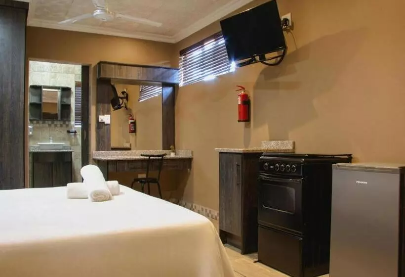 Majatalo Palm Inn Guesthouse