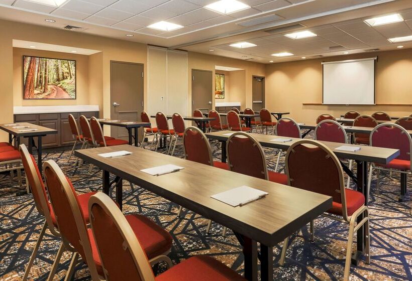 Hampton Inn & Suites Windsor Sonoma Wine Country