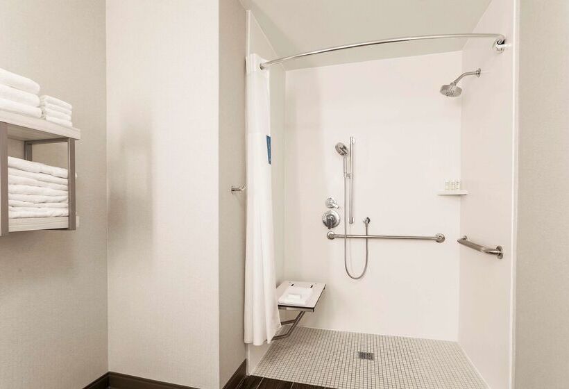 Hampton Inn & Suites Windsor Sonoma Wine Country