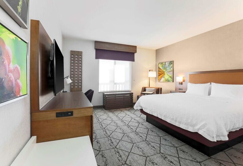 Hampton Inn & Suites Windsor Sonoma Wine Country