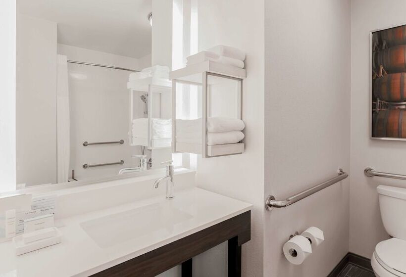 Hampton Inn & Suites Windsor Sonoma Wine Country