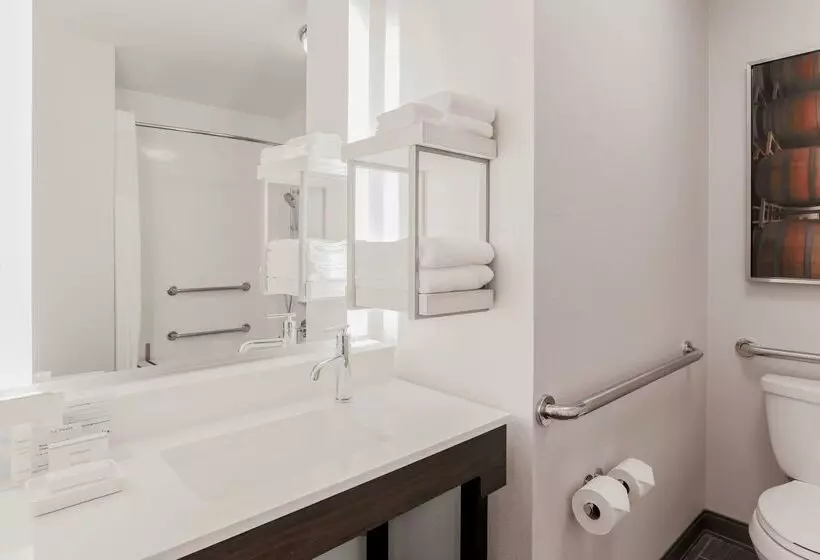 Hampton Inn & Suites Windsor  Sonoma Wine Country