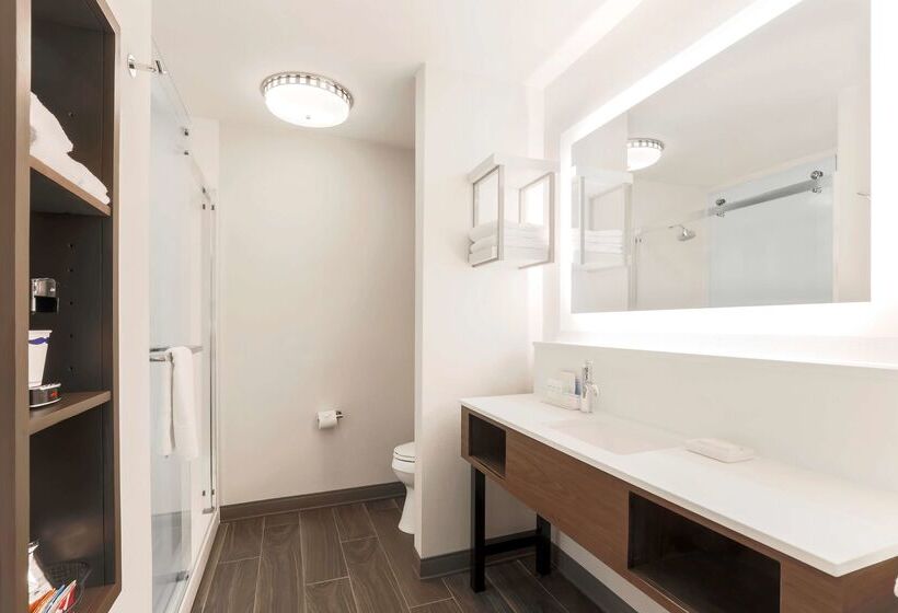 Hampton Inn & Suites Windsor Sonoma Wine Country