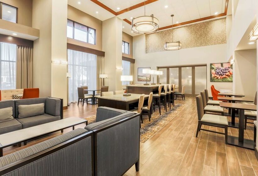 Hampton Inn & Suites Windsor Sonoma Wine Country
