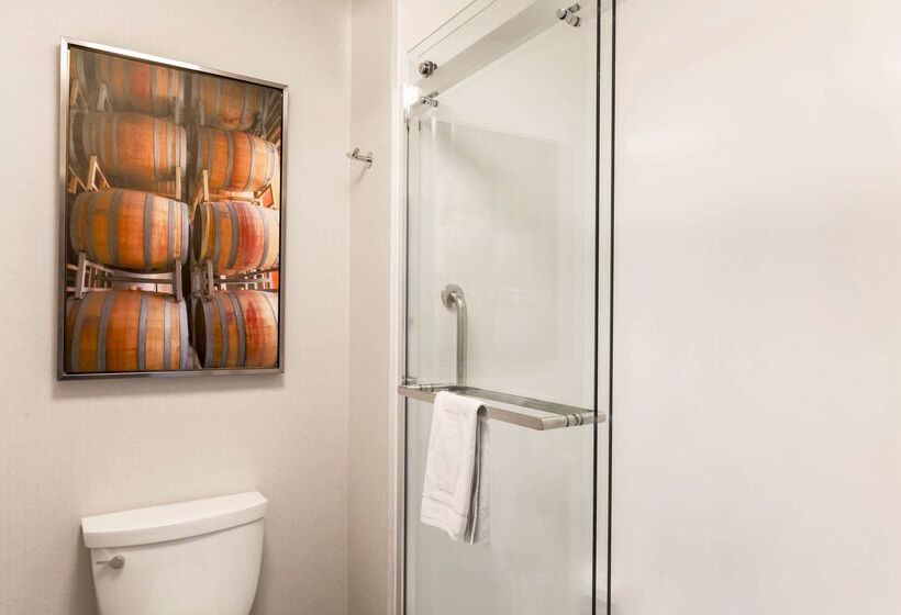 Hampton Inn & Suites Windsor Sonoma Wine Country