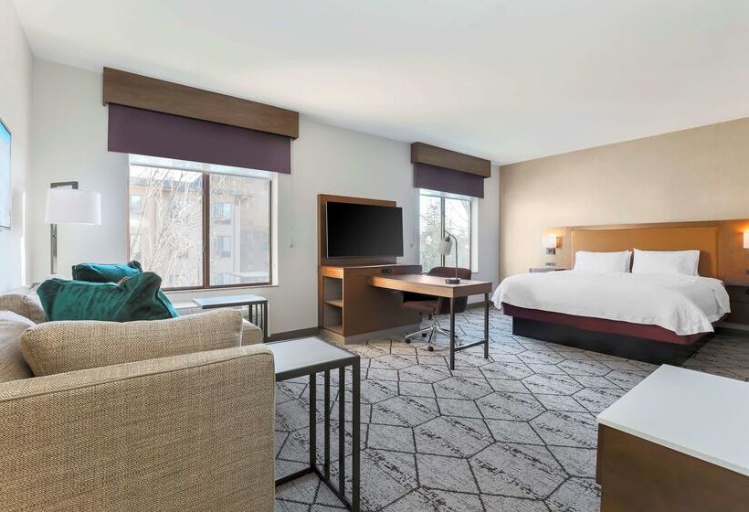 Hampton Inn & Suites Windsor Sonoma Wine Country