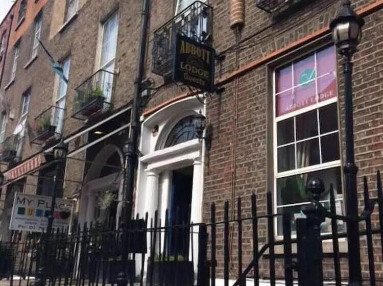 בית מלון כפרי Abbott Lodge