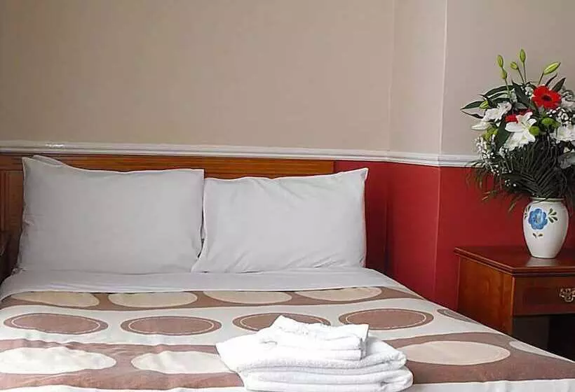 בית מלון כפרי Abbott Lodge