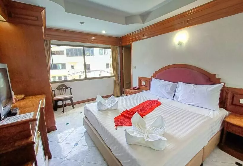 Отель Black Pearl Patong Beach