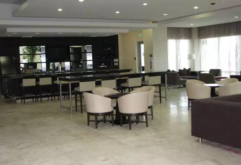 Отель Embassy Suites Ontario Airport