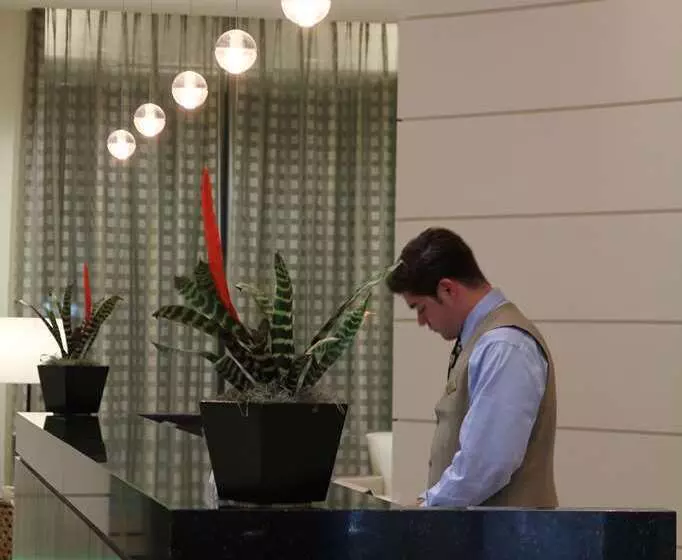 Отель Embassy Suites Ontario Airport