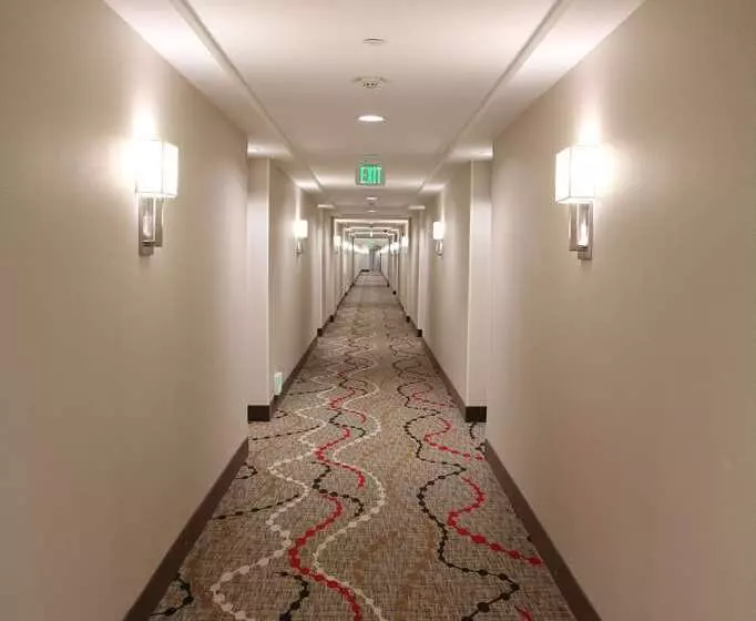 Отель Embassy Suites Ontario Airport