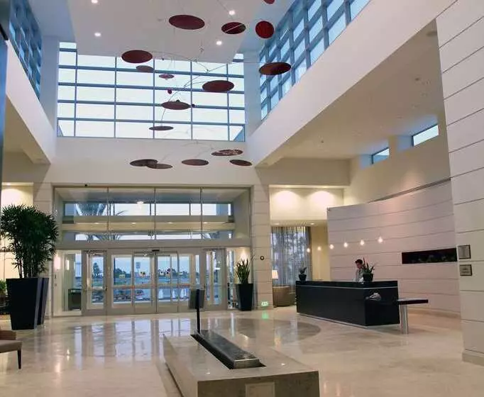 Отель Embassy Suites Ontario Airport