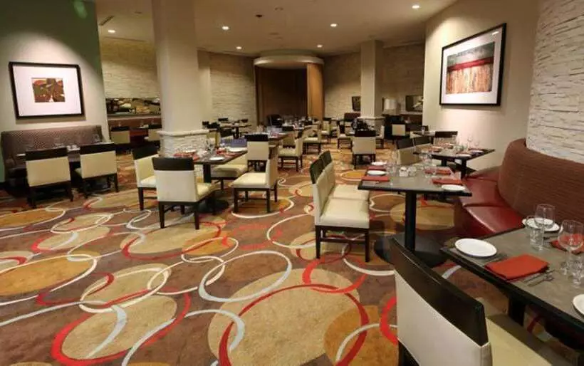 Отель Embassy Suites Ontario Airport