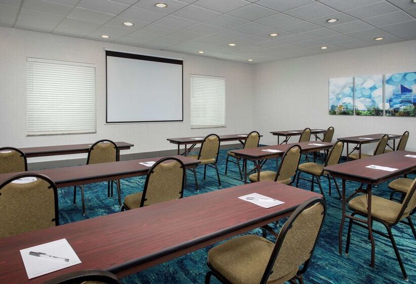 בית מלון כפרי Hampton Inn & Suites Holly Springs