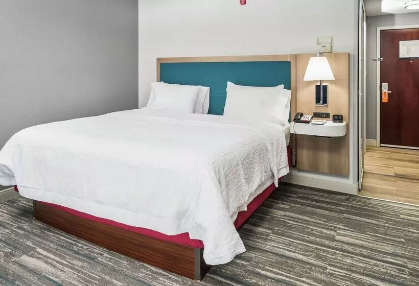 호텔 Hampton Inn Wilson Downtown