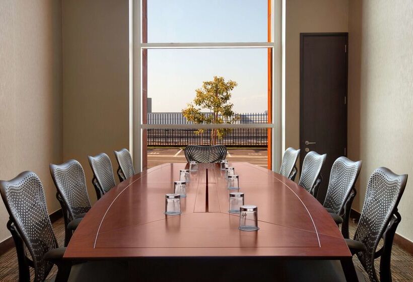 فندق Hilton Garden Inn Santiago Airport