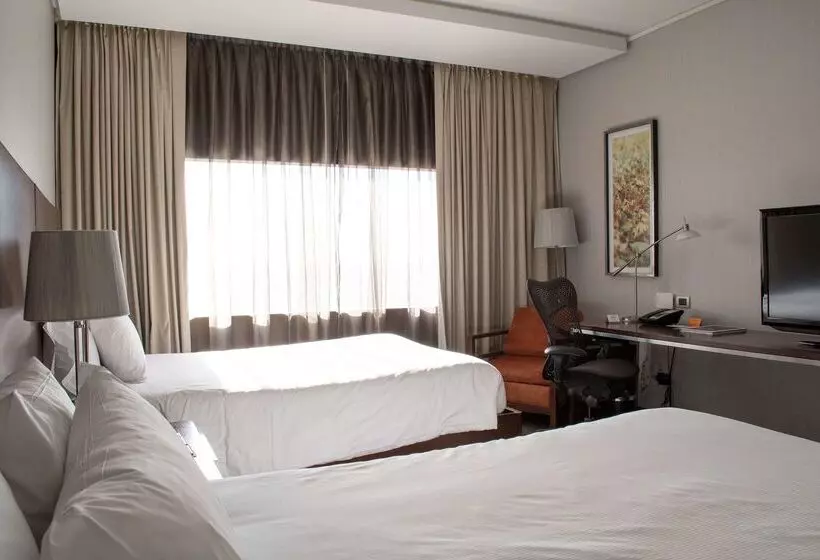 בית מלון כפרי Hilton Garden Inn Santiago Airport