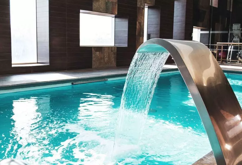 בית מלון כפרי Hilton Garden Inn Santiago Airport