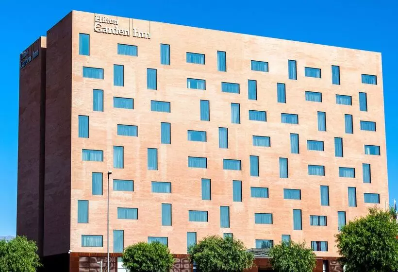 בית מלון כפרי Hilton Garden Inn Santiago Airport