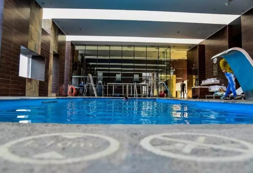 בית מלון כפרי Hilton Garden Inn Santiago Airport