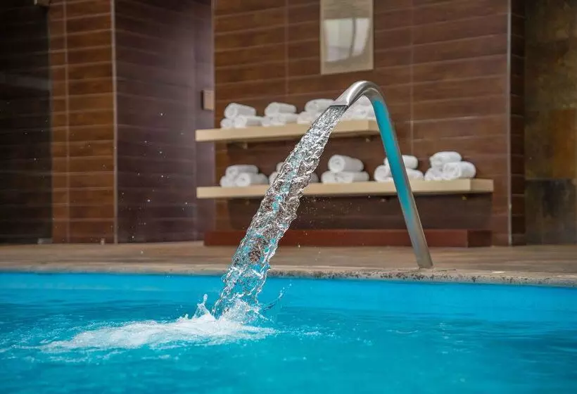 בית מלון כפרי Hilton Garden Inn Santiago Airport