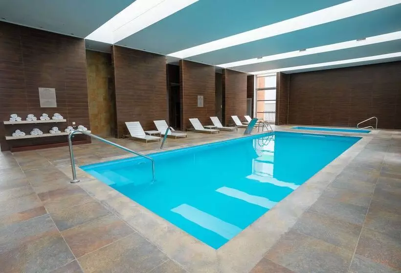 בית מלון כפרי Hilton Garden Inn Santiago Airport