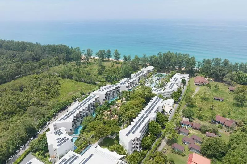 Отель Le Méridien Phuket Mai Khao Beach Resort