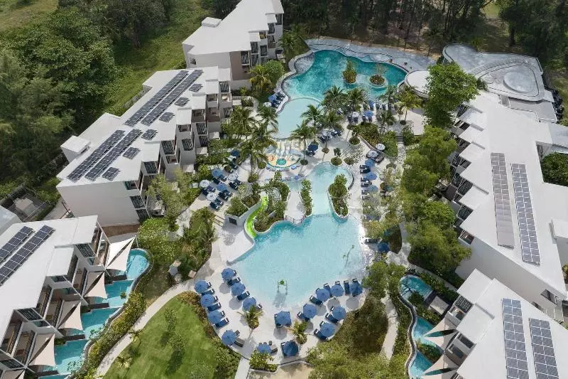 Отель Le Méridien Phuket Mai Khao Beach Resort