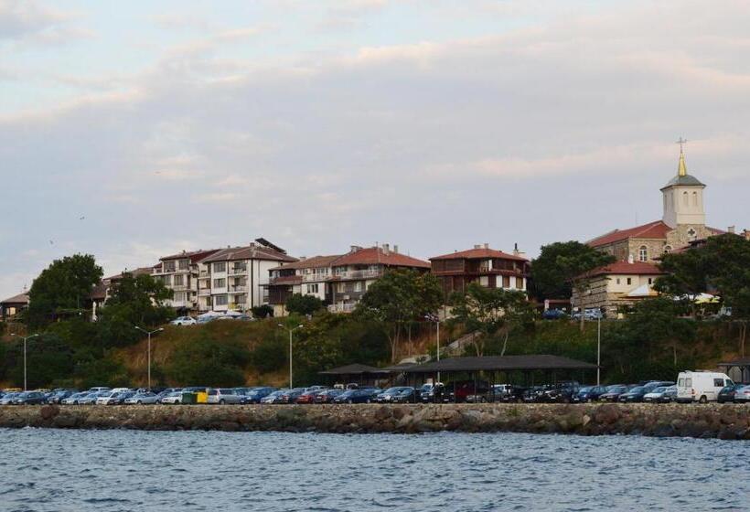 ホテル Saint George   Old Nesebar