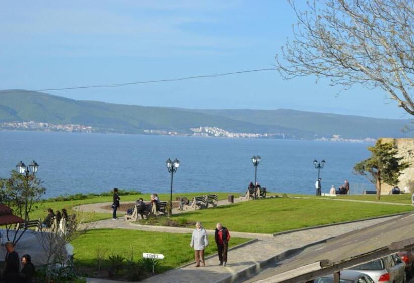 ホテル Saint George   Old Nesebar