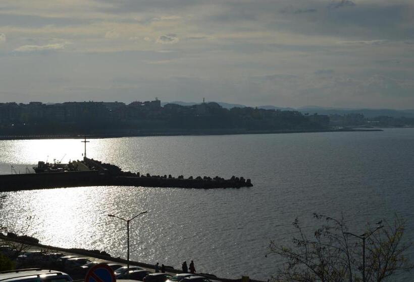 ホテル Saint George   Old Nesebar