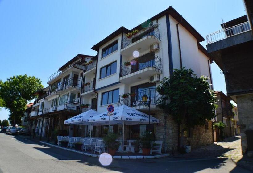 ホテル Saint George   Old Nesebar