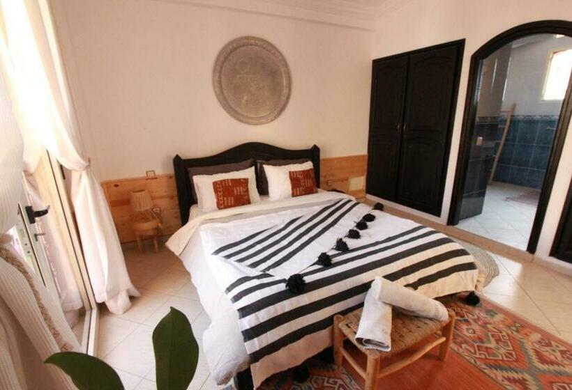 ユースホステル Chernaki Surf Experience