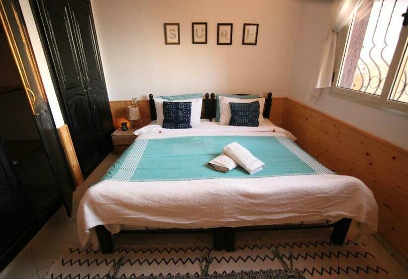 ユースホステル Chernaki Surf Experience