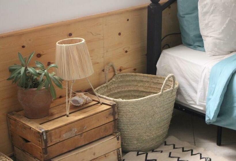 ユースホステル Chernaki Surf Experience