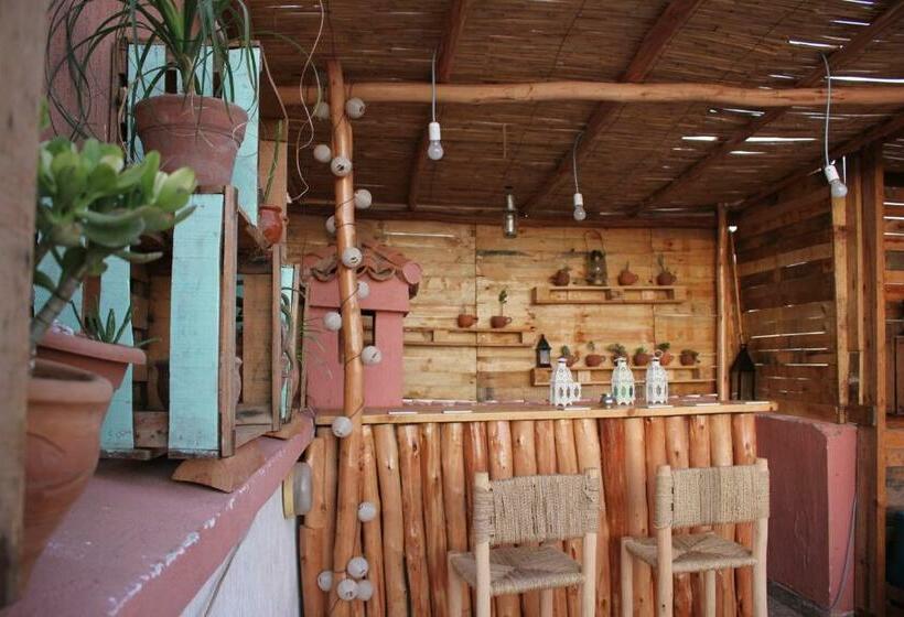 ユースホステル Chernaki Surf Experience