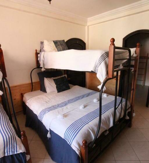 ユースホステル Chernaki Surf Experience