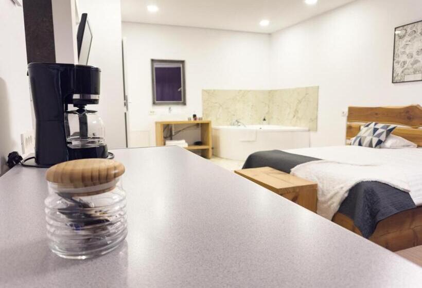 پانسیون Middlehouse