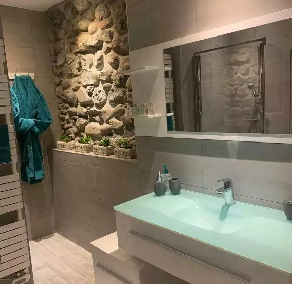 ベッドアンドブレックファースト Le Paon Bleu Annecy Poisy