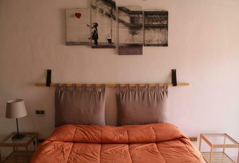 تختخواب و صبحانه Little Sweet Escape