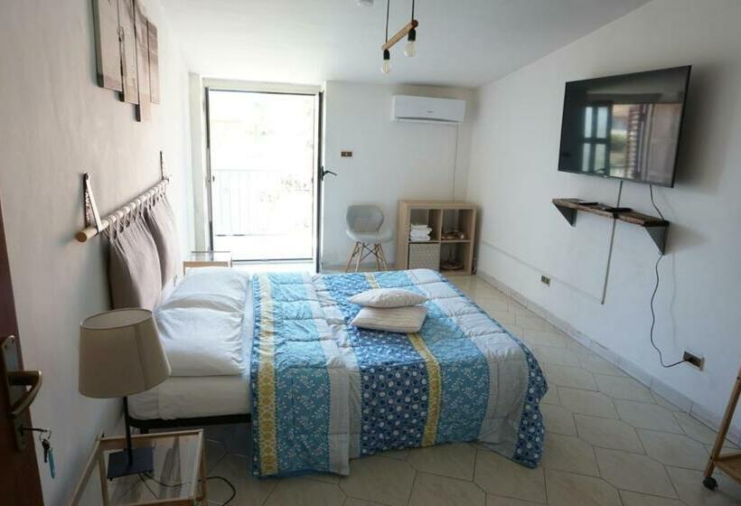 تختخواب و صبحانه Little Sweet Escape