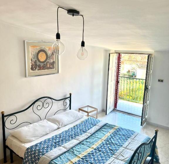 تختخواب و صبحانه Little Sweet Escape