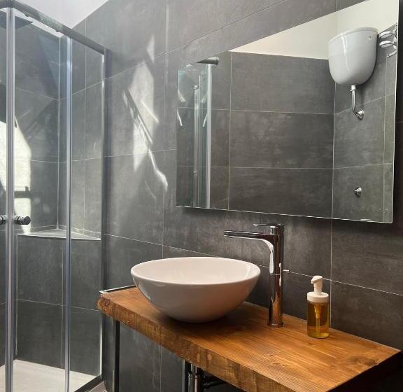 تختخواب و صبحانه Little Sweet Escape