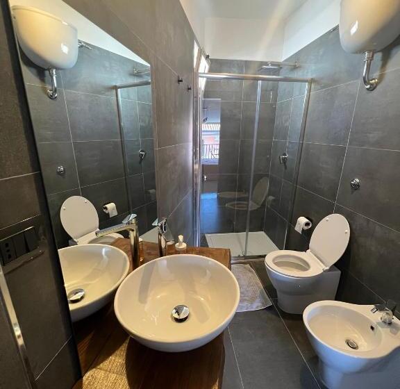 تختخواب و صبحانه Little Sweet Escape