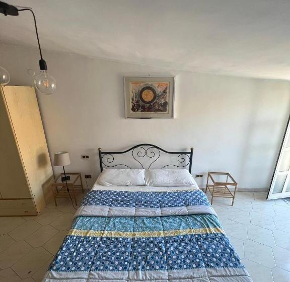 تختخواب و صبحانه Little Sweet Escape