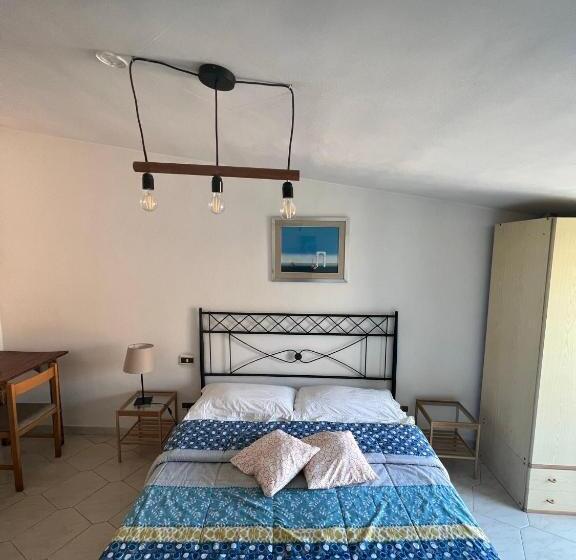 تختخواب و صبحانه Little Sweet Escape