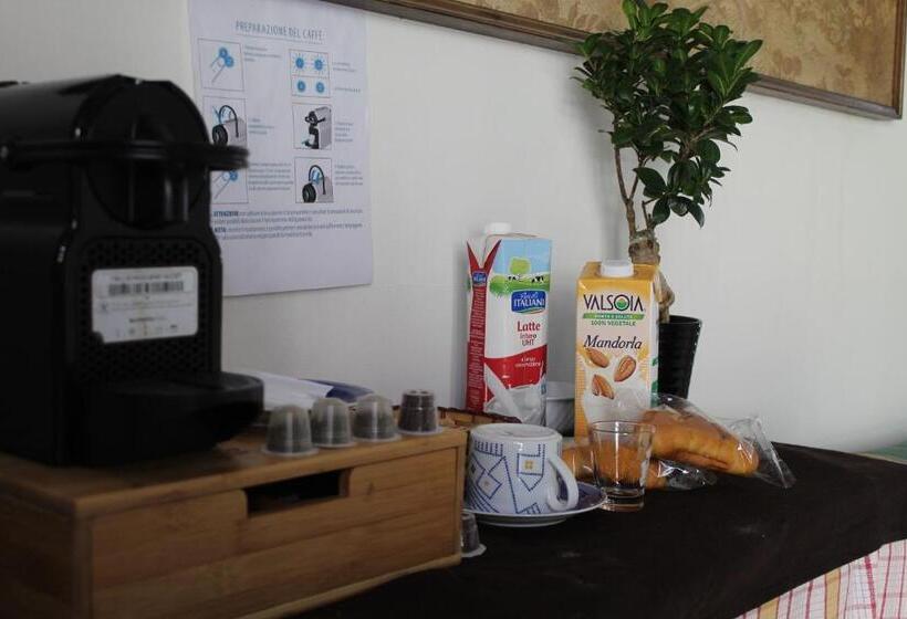 تختخواب و صبحانه Little Sweet Escape