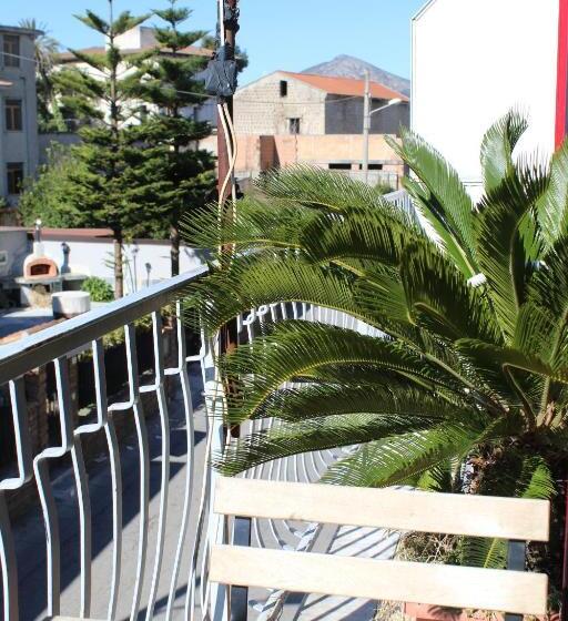 تختخواب و صبحانه Little Sweet Escape